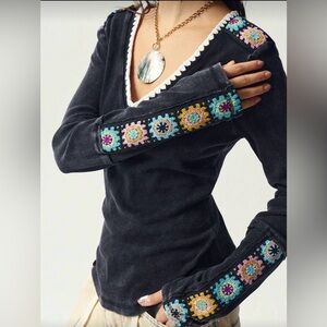 BOUTIQUE MINERAL WASH, GRANNY SQUARE TRIM TOP